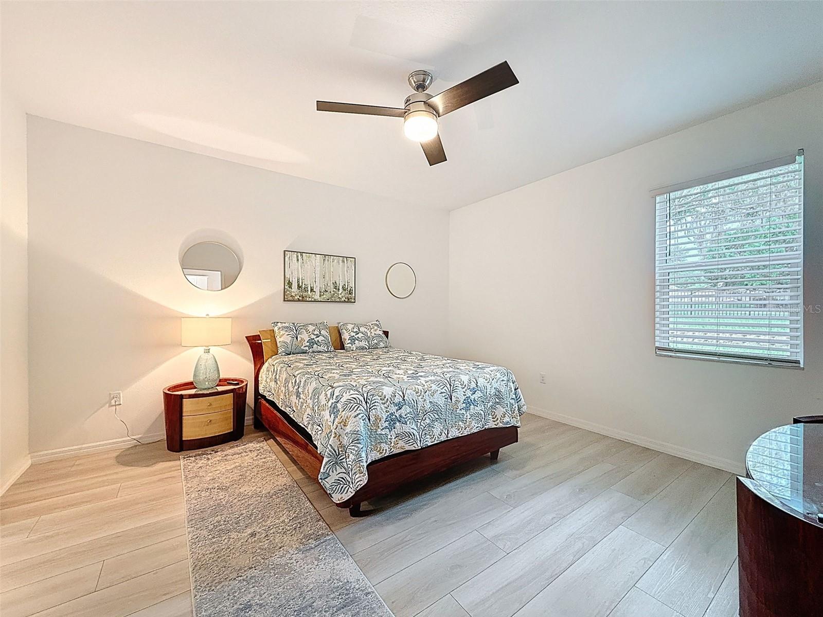 Listing photo id 14 for 13349 Niti Drive