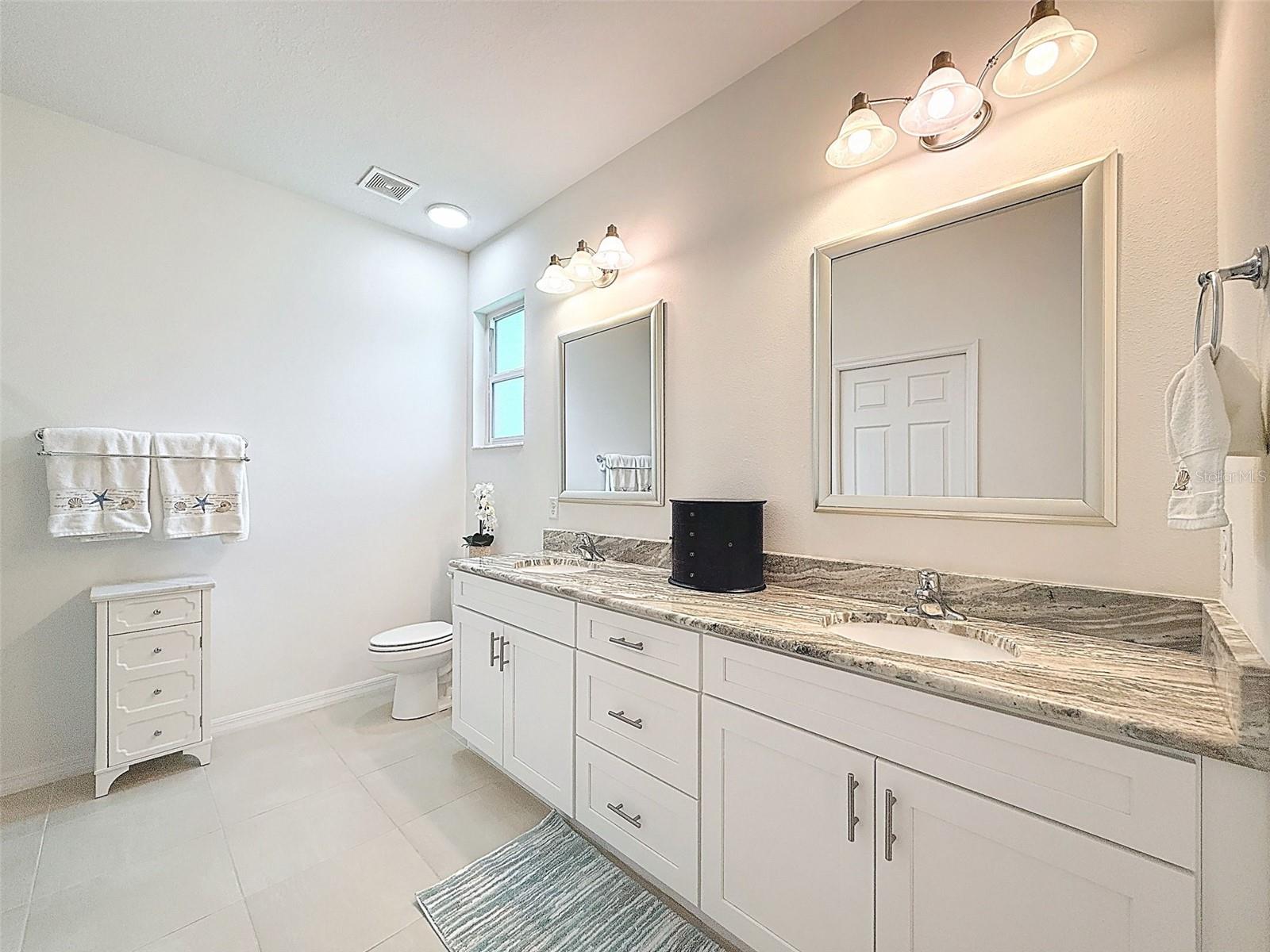 Listing photo id 16 for 13349 Niti Drive