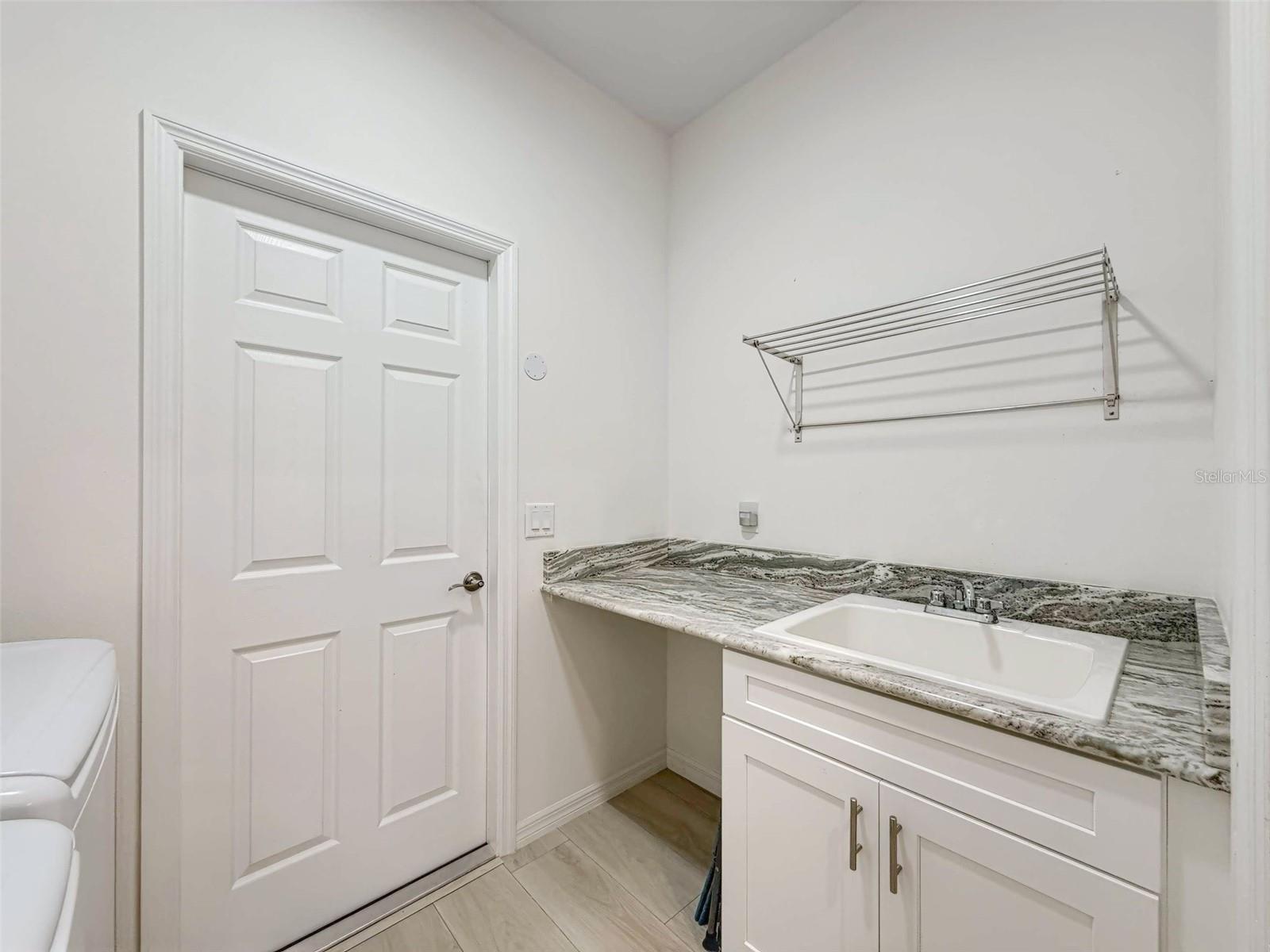 Listing photo id 21 for 13349 Niti Drive