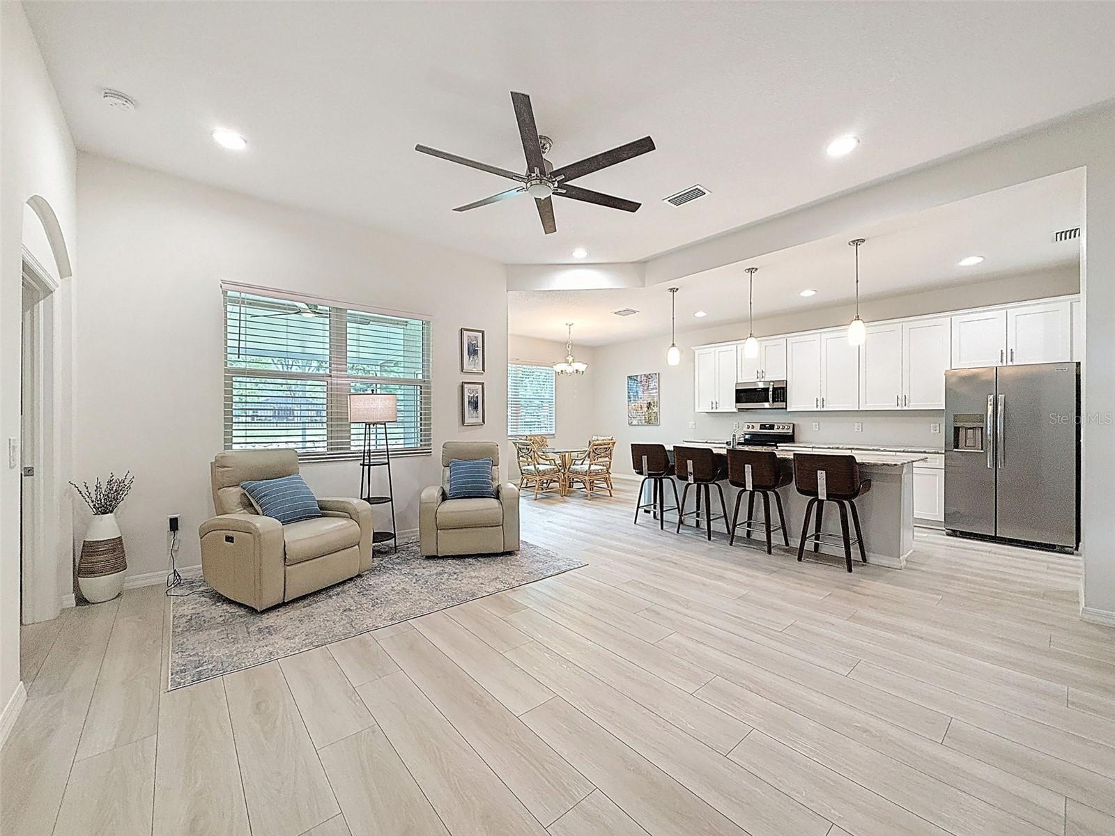 Listing photo id 3 for 13349 Niti Drive