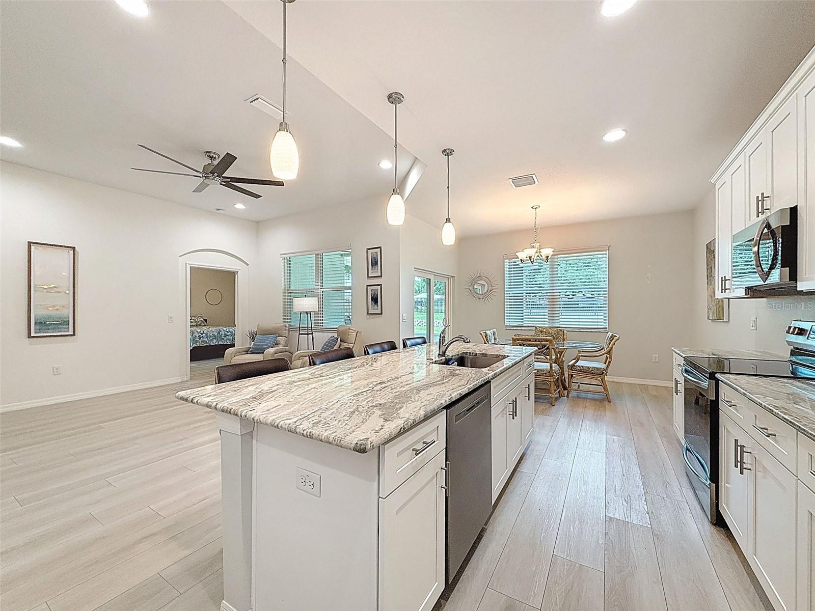 Listing photo id 5 for 13349 Niti Drive
