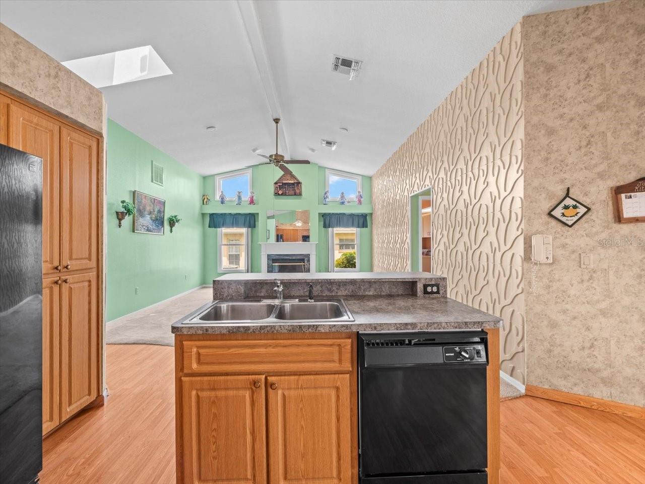 Image 24 of 47 For 10442 Ventura Drive