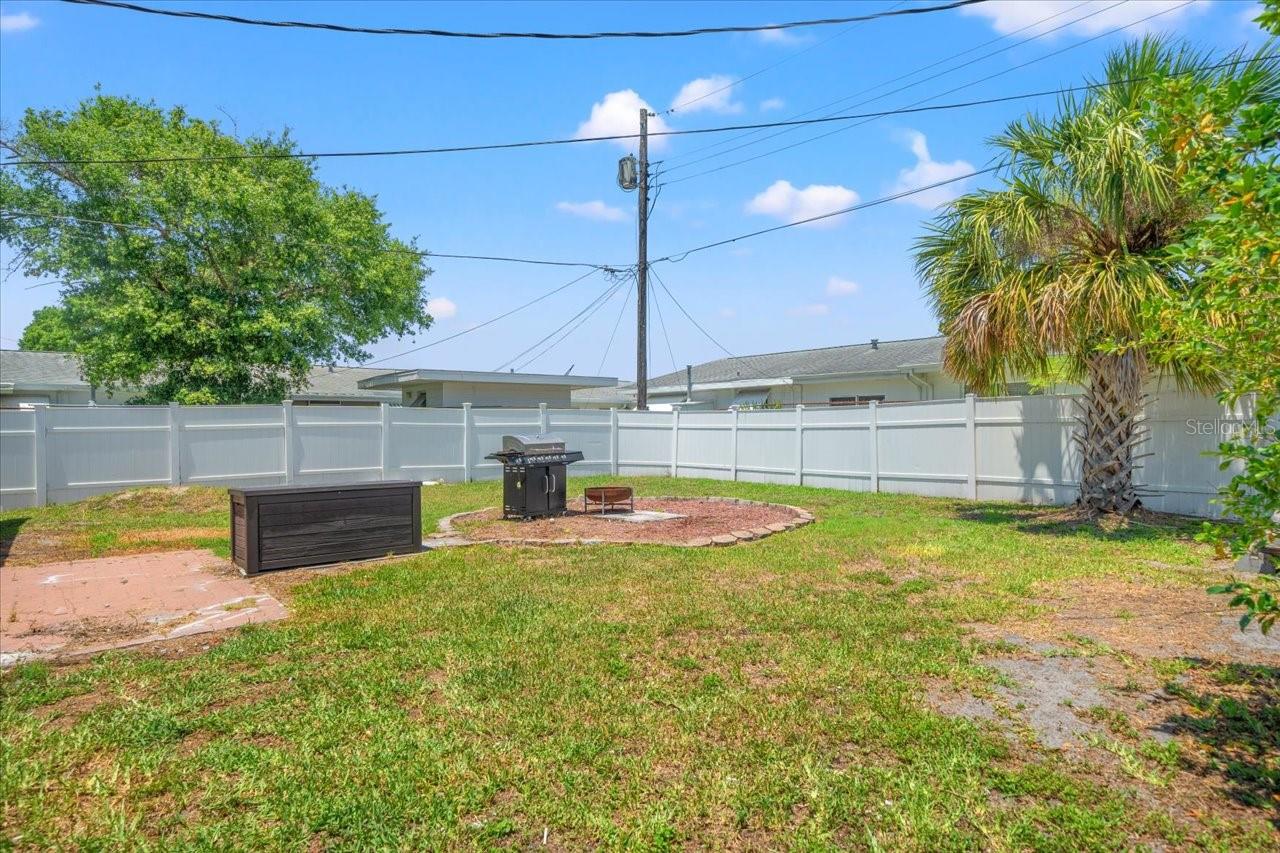 Image 4 of 43 For 9891 52nd Street N