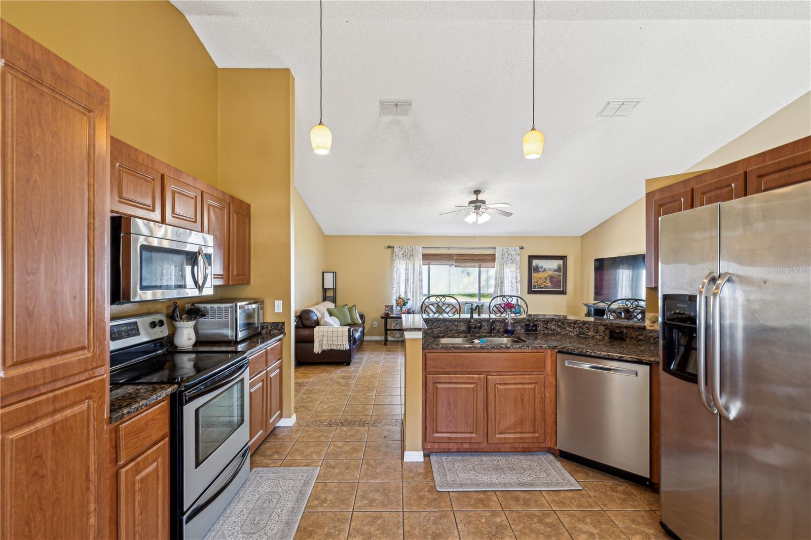 Listing photo id 10 for 11192 Archer Avenue
