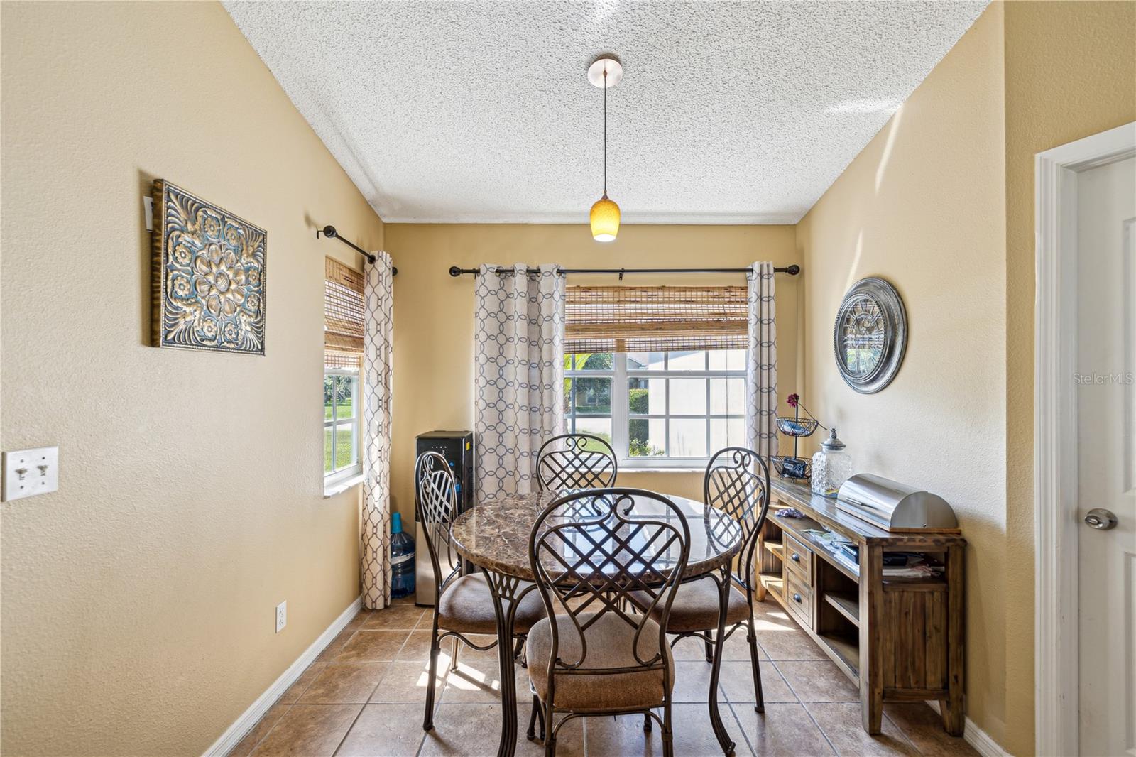 Listing photo id 14 for 11192 Archer Avenue
