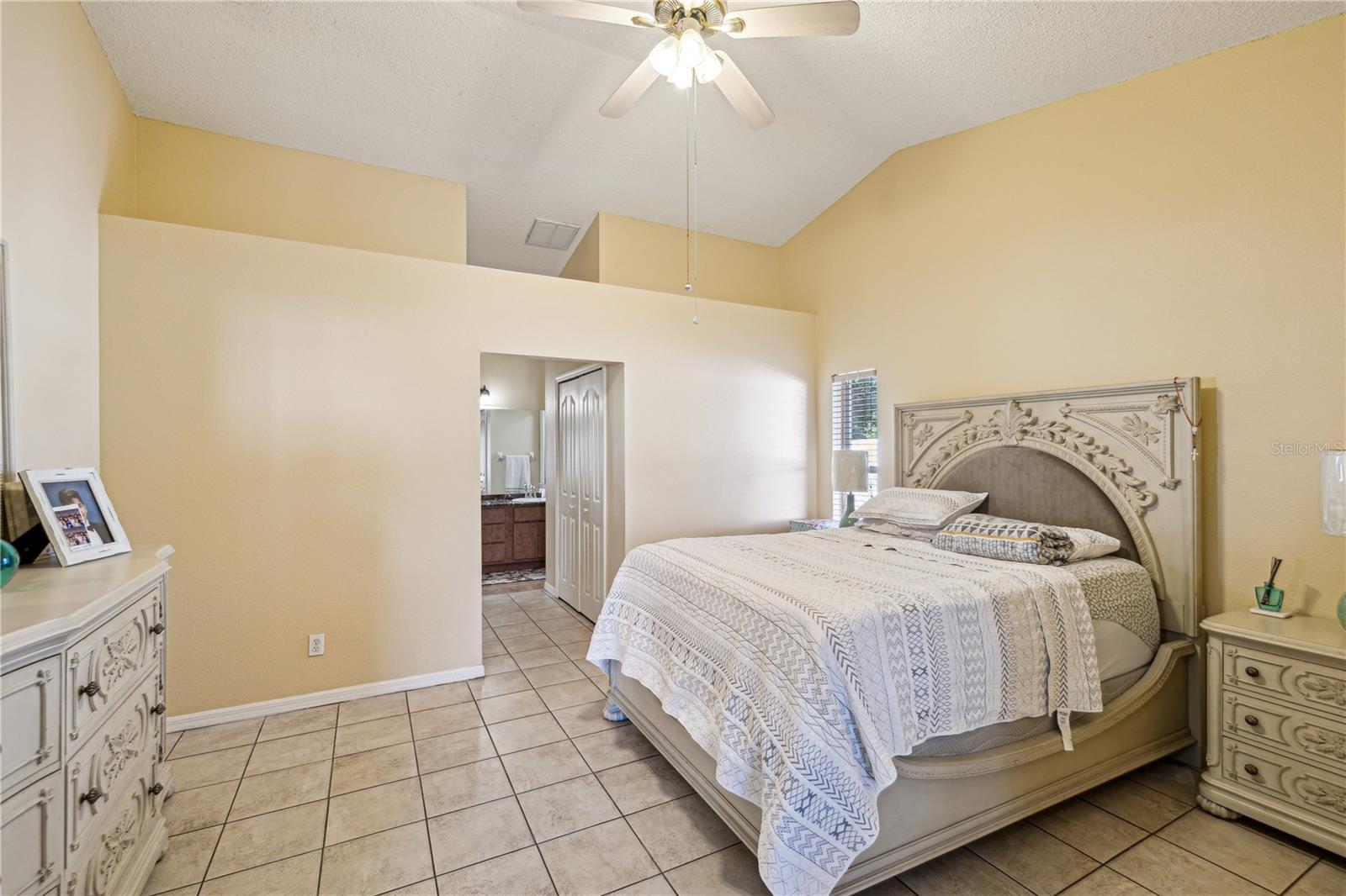 Listing photo id 17 for 11192 Archer Avenue