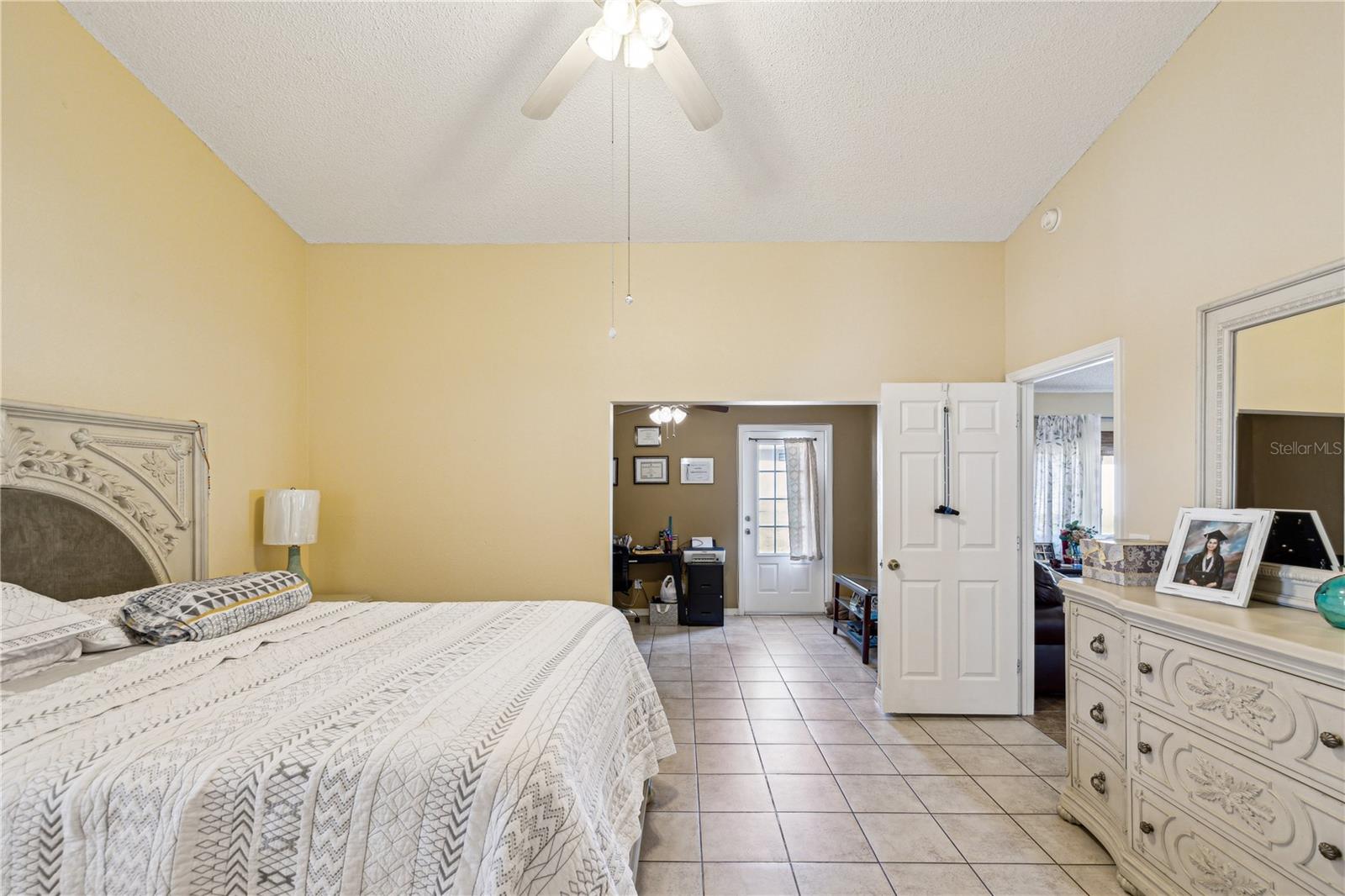 Listing photo id 18 for 11192 Archer Avenue