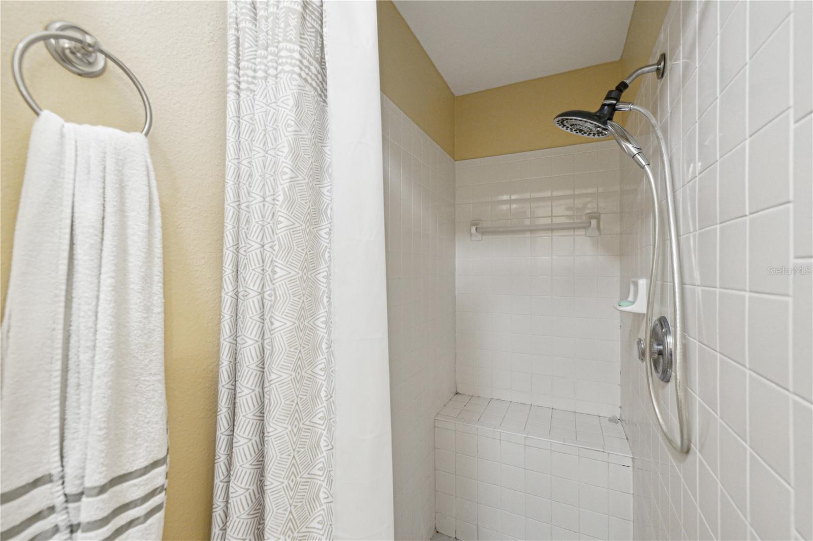 Listing photo id 24 for 11192 Archer Avenue