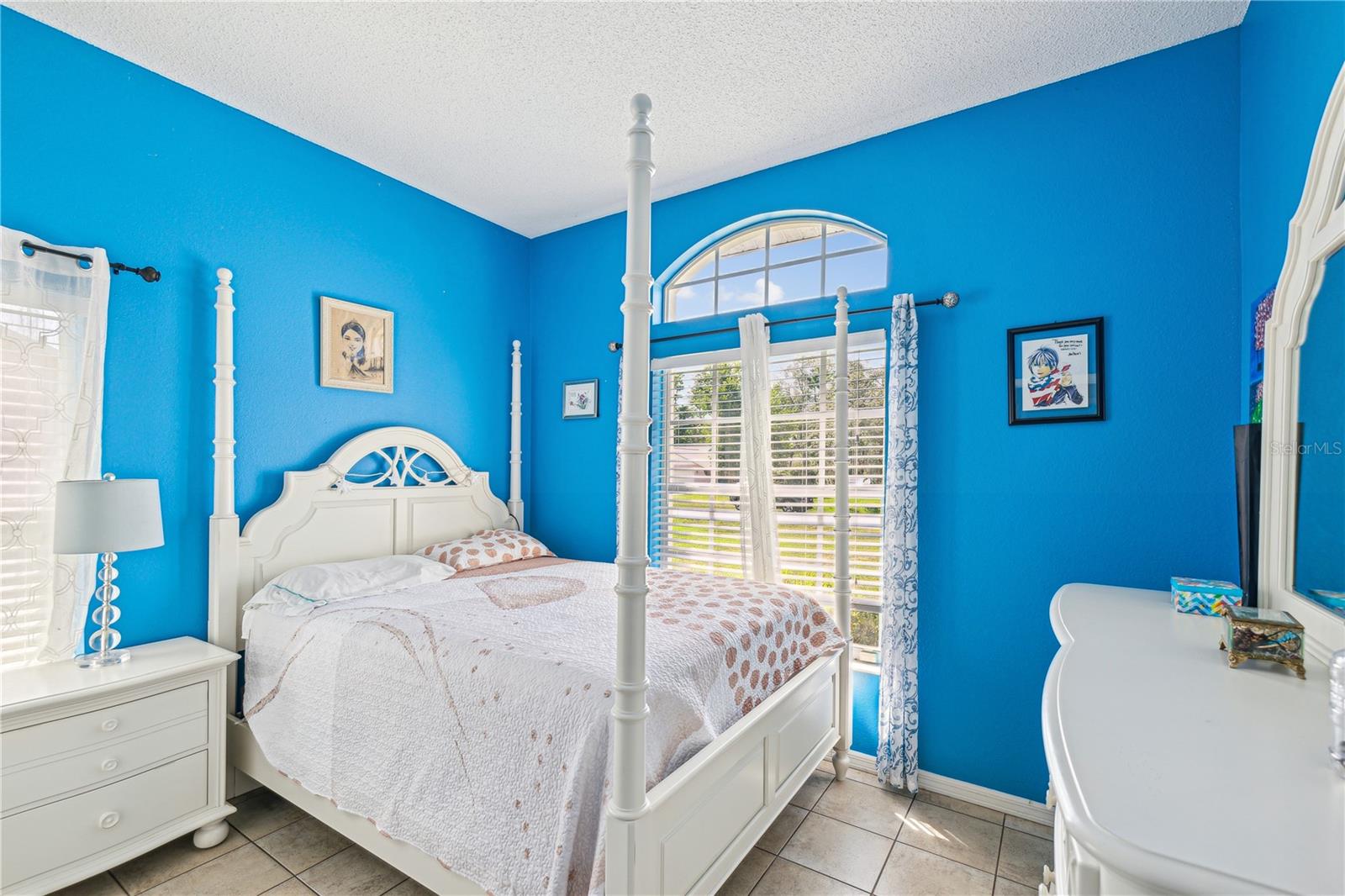 Listing photo id 25 for 11192 Archer Avenue