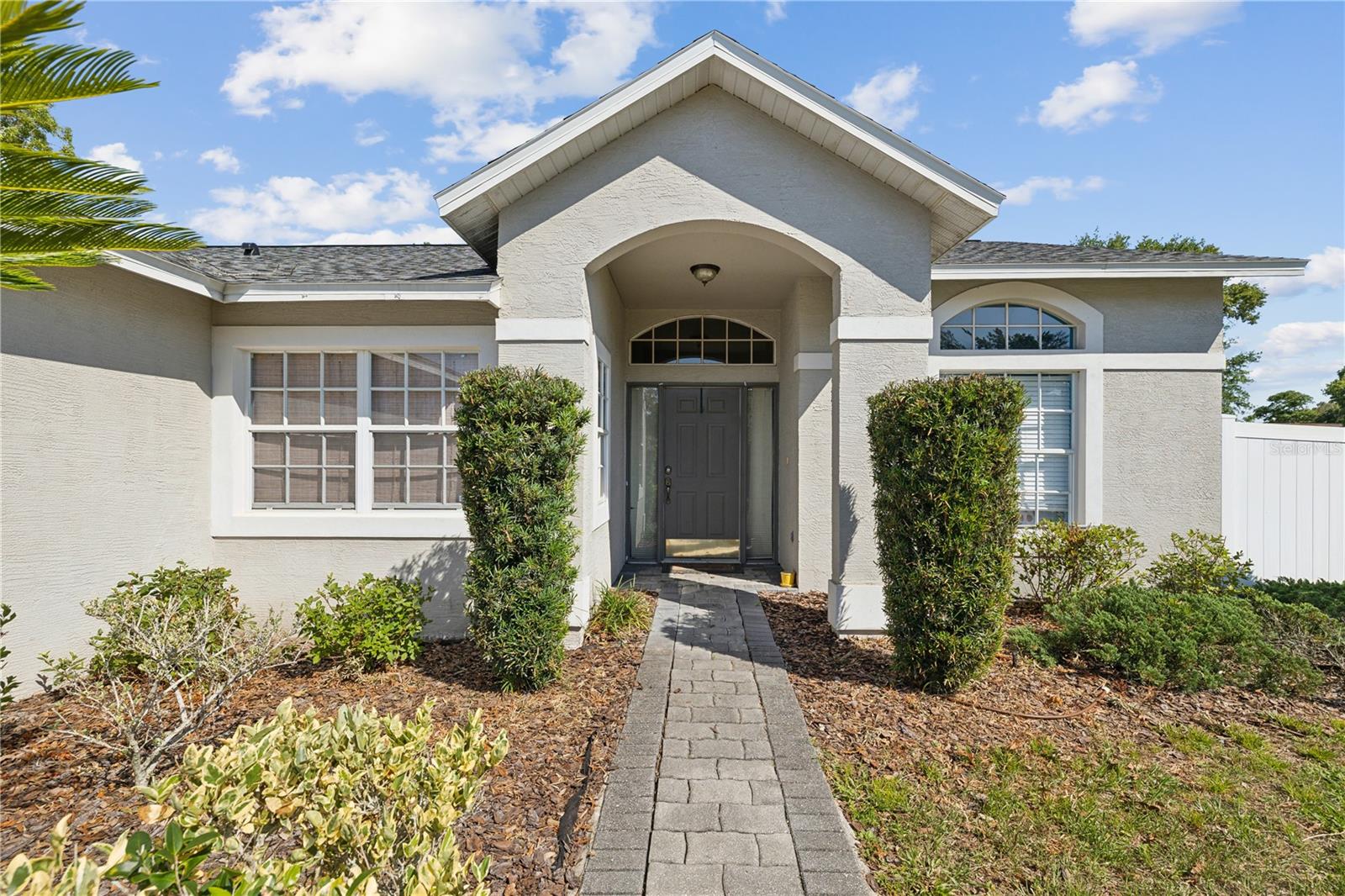 Listing photo id 1 for 11192 Archer Avenue