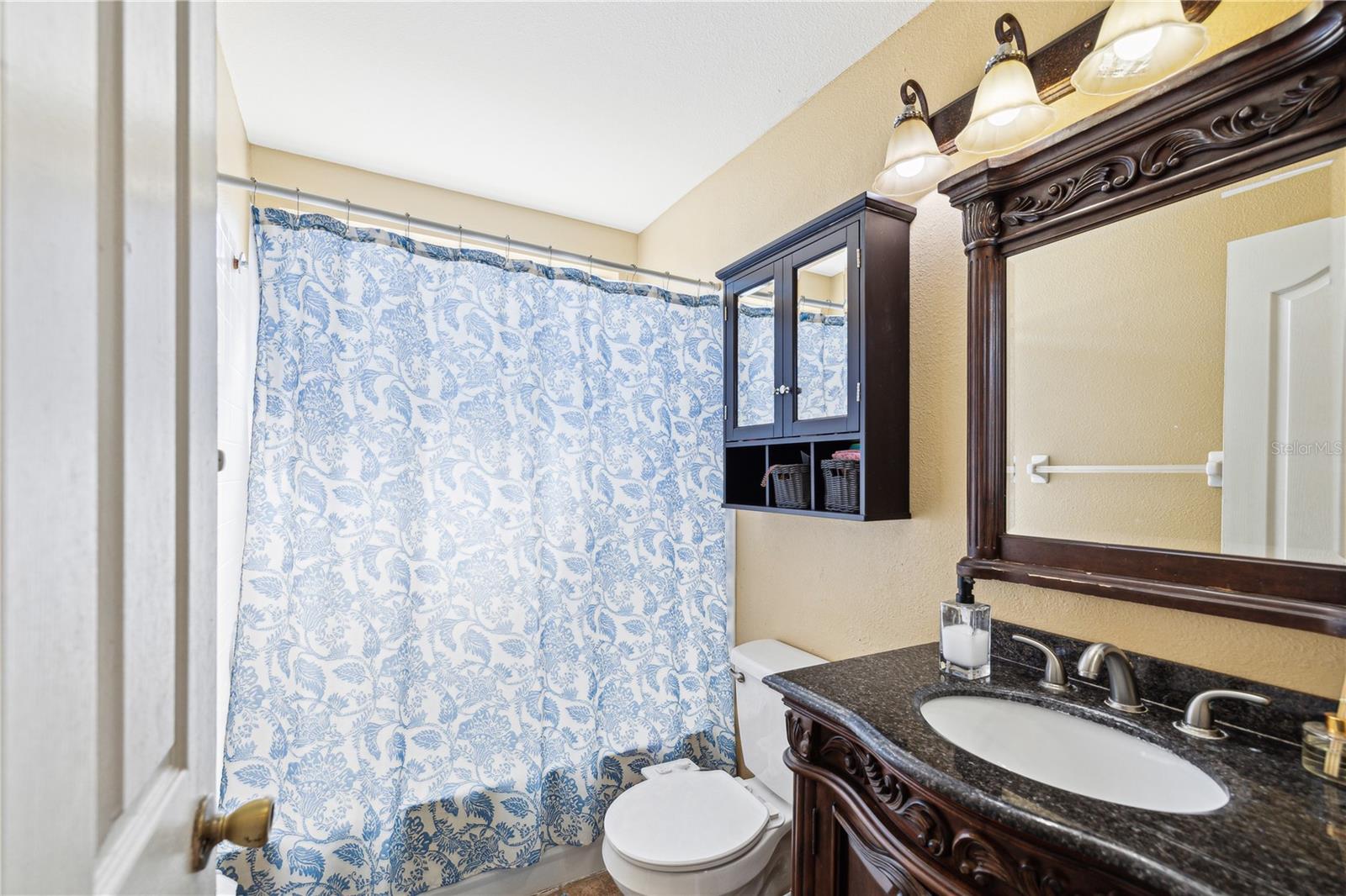 Listing photo id 28 for 11192 Archer Avenue