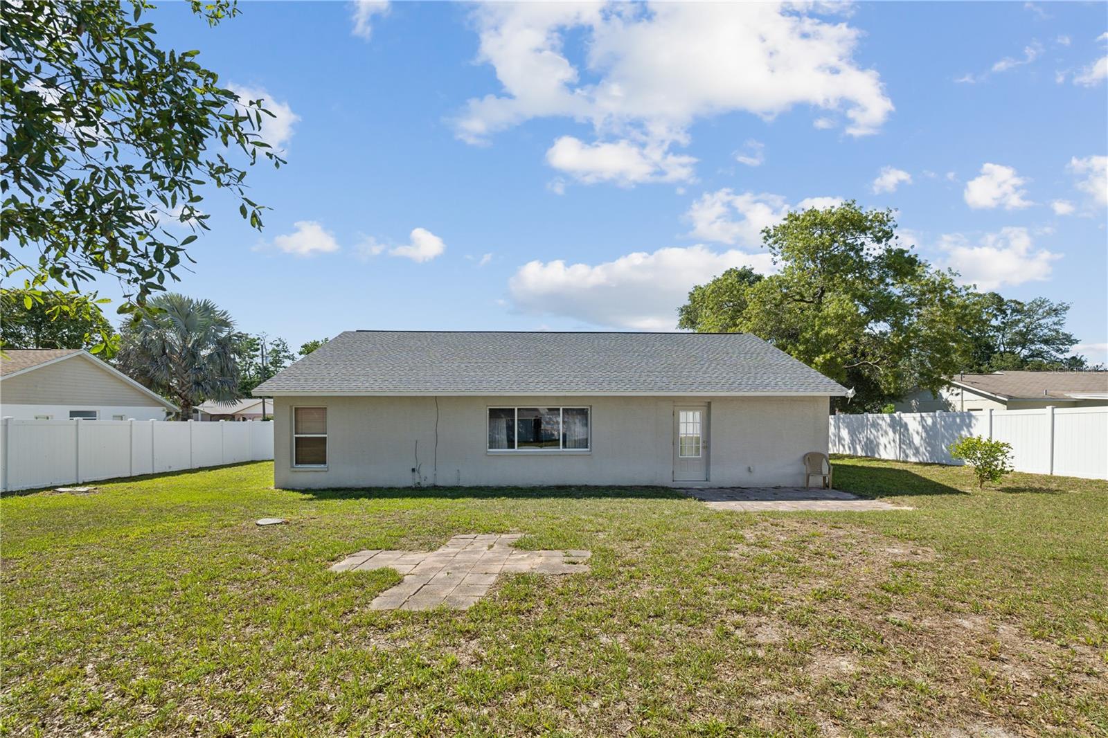 Listing photo id 32 for 11192 Archer Avenue