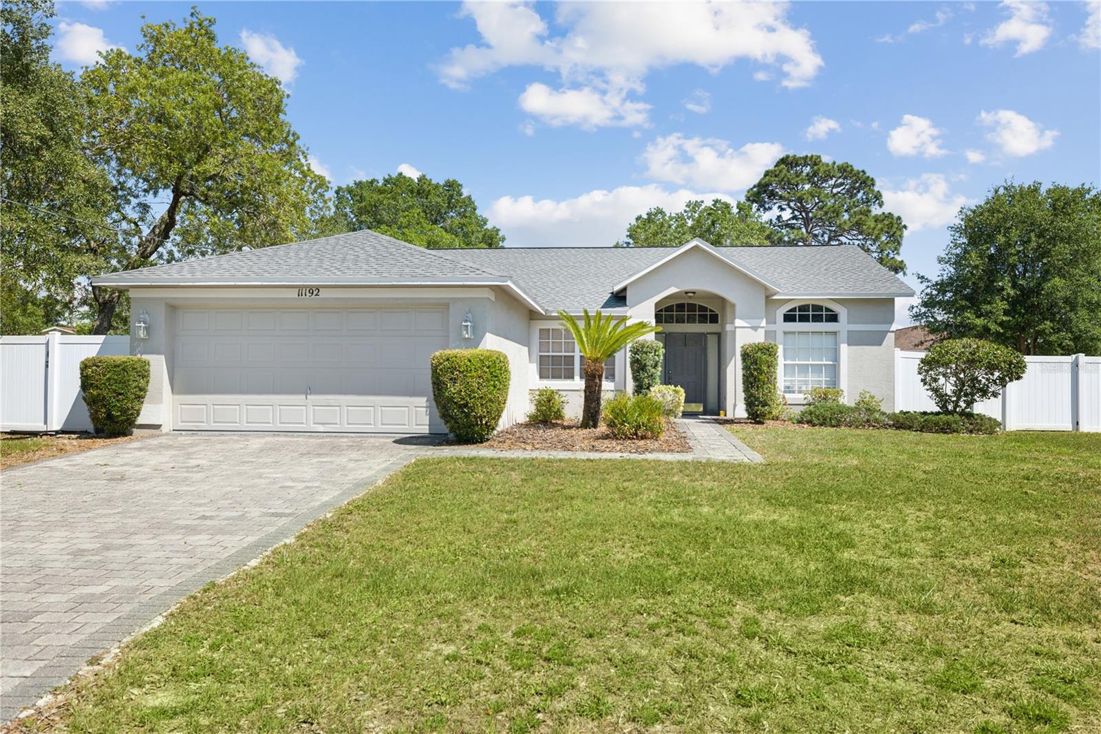 Listing photo id 36 for 11192 Archer Avenue