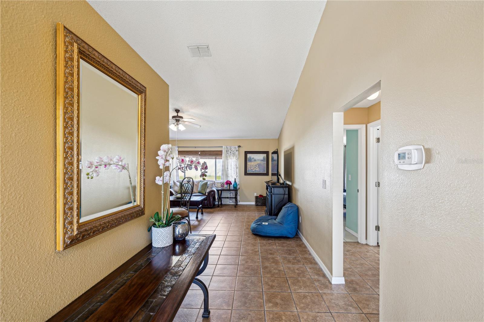 Listing photo id 4 for 11192 Archer Avenue