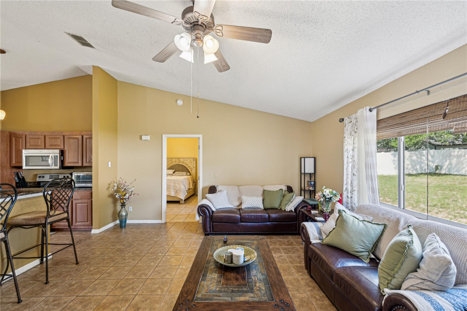 Listing photo id 6 for 11192 Archer Avenue
