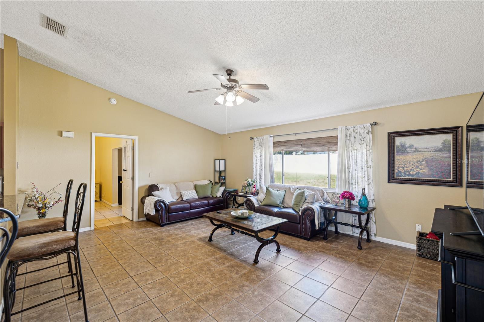 Listing photo id 7 for 11192 Archer Avenue