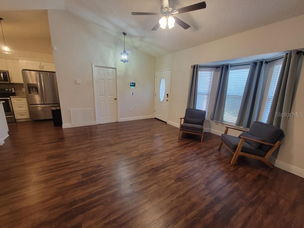 Image 3 of 24 For 6371 Shadydale Avenue