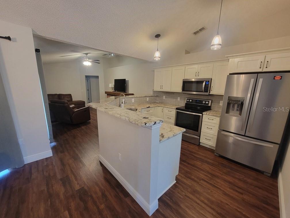 Image 6 of 24 For 6371 Shadydale Avenue