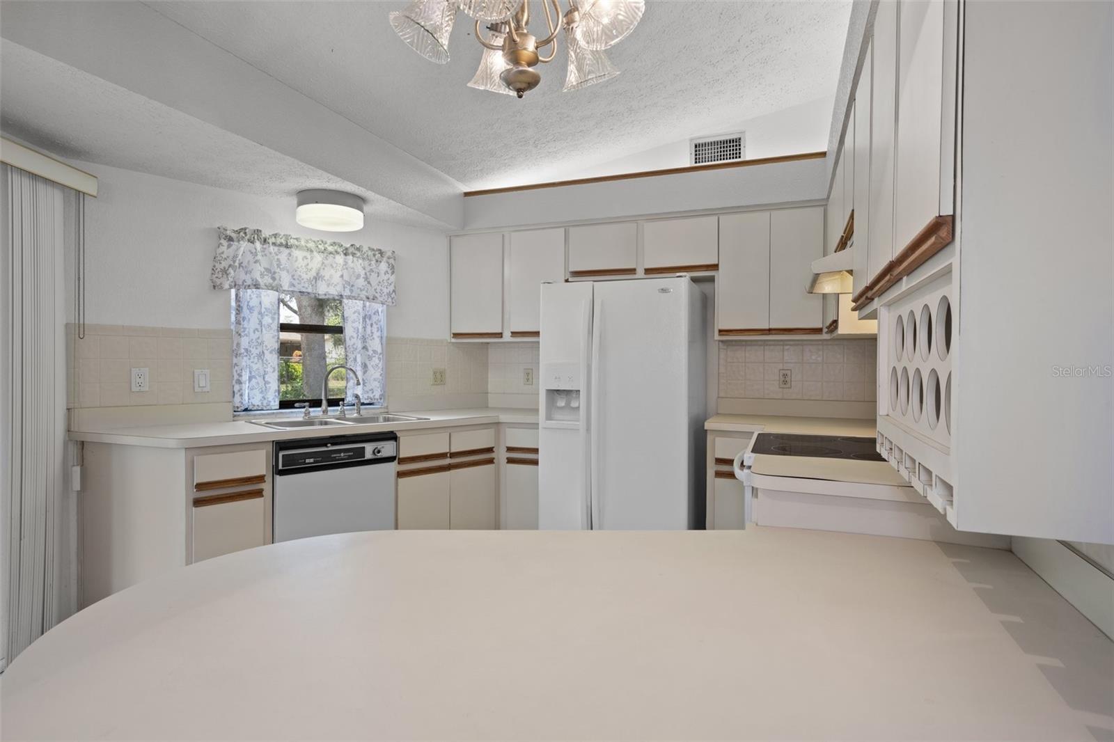 Image 16 of 37 For 13307 Woodward Drive