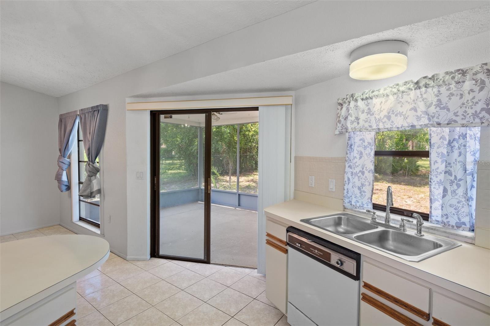 Image 18 of 37 For 13307 Woodward Drive
