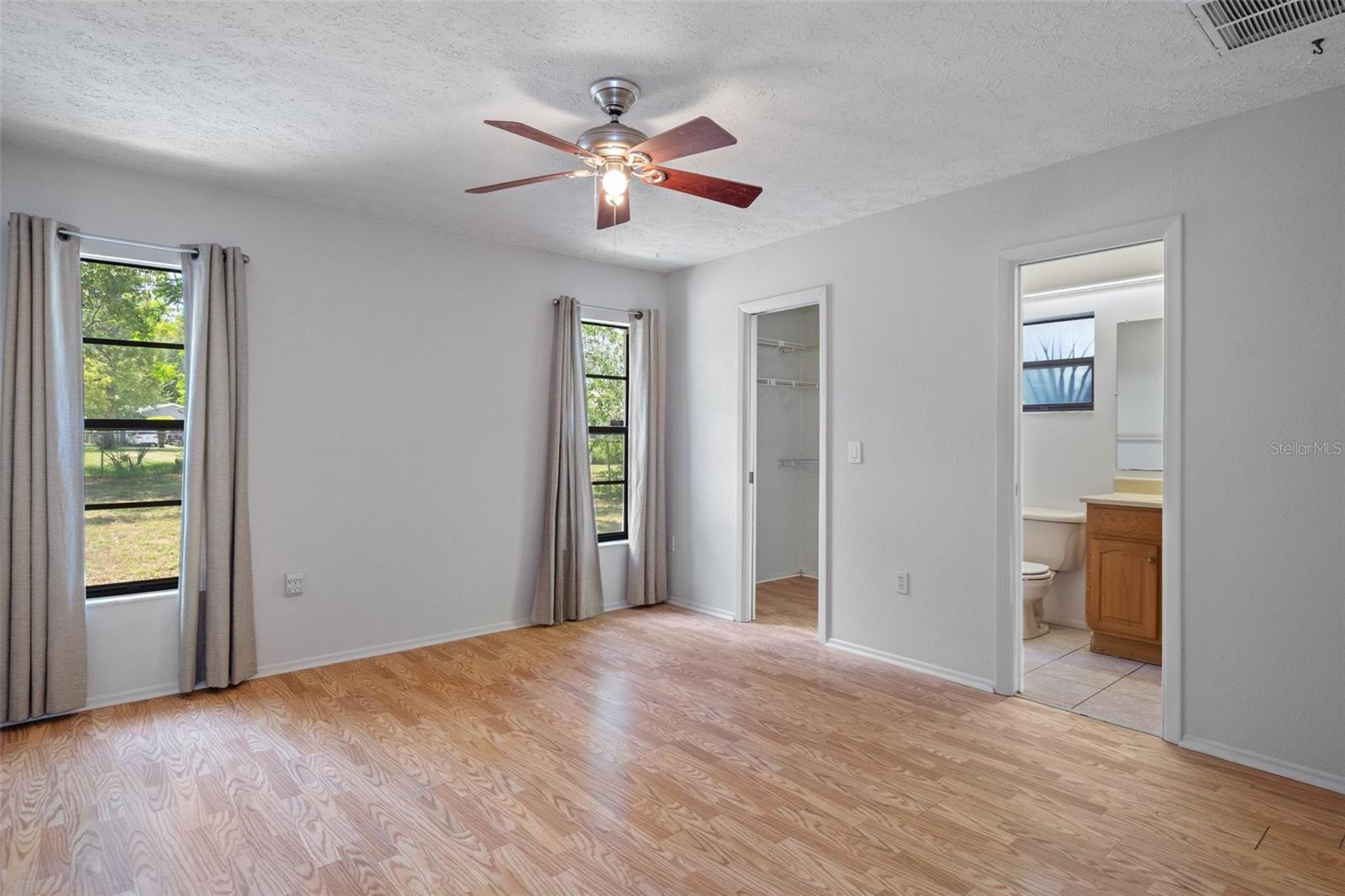 Image 19 of 37 For 13307 Woodward Drive