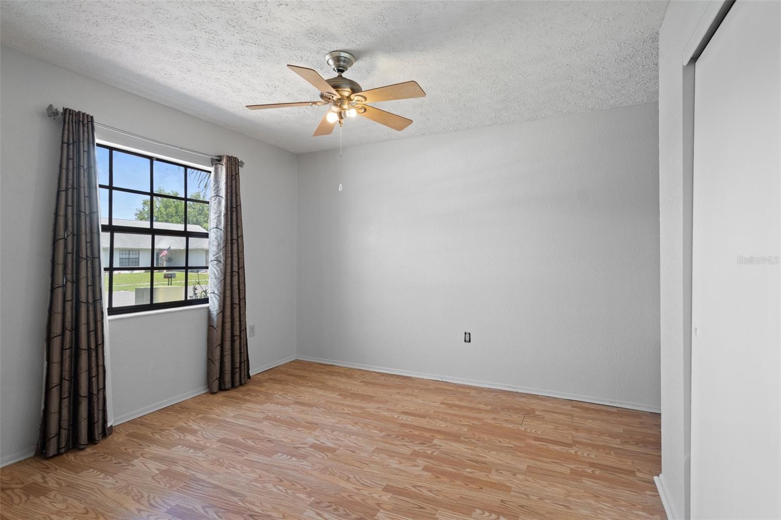 Image 26 of 37 For 13307 Woodward Drive