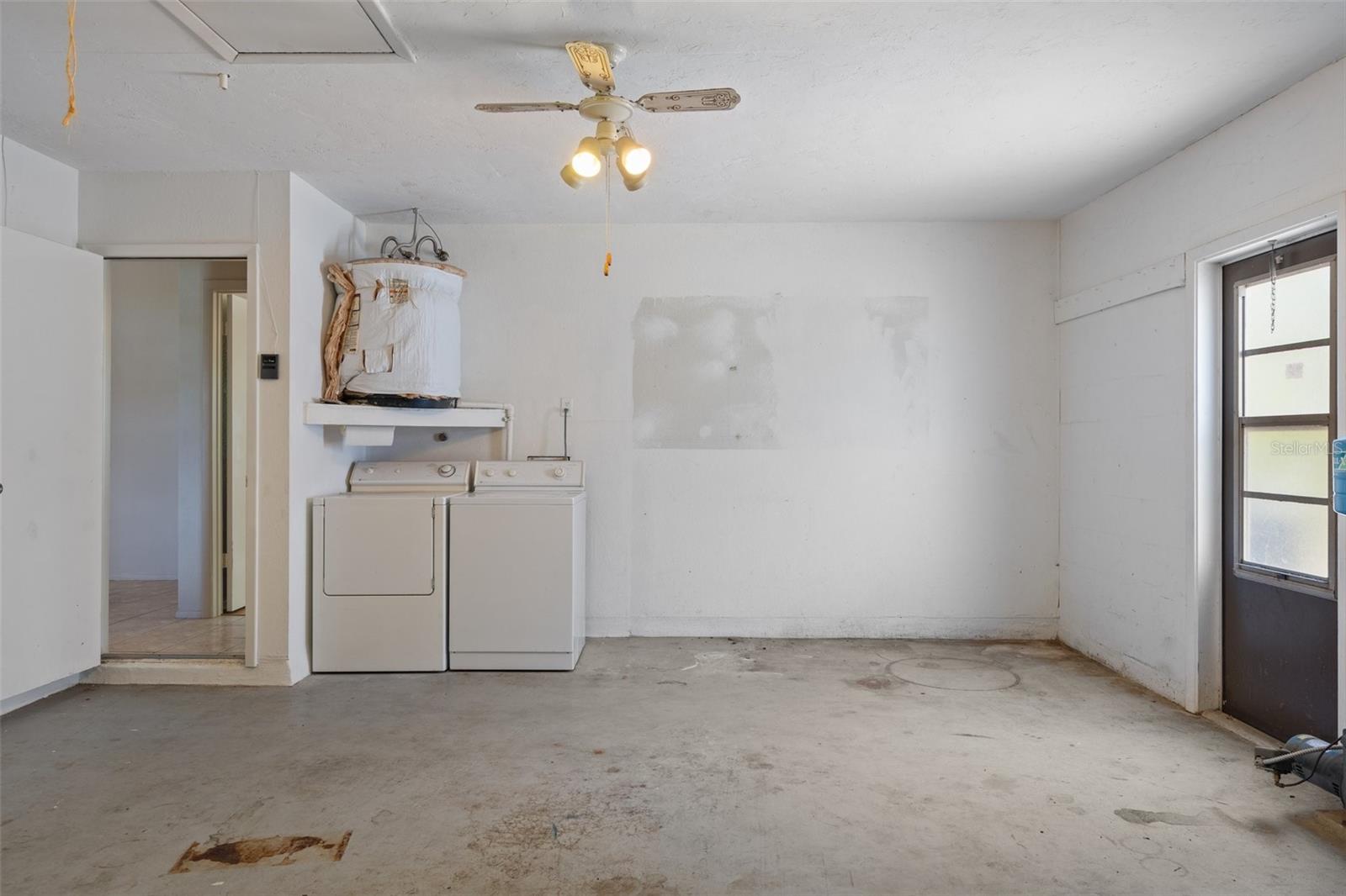 Image 32 of 37 For 13307 Woodward Drive