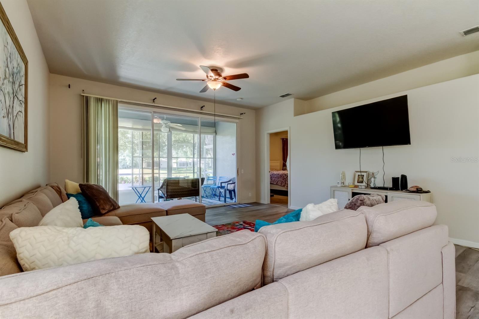 Listing photo id 20 for 14466 Tamarind Loop