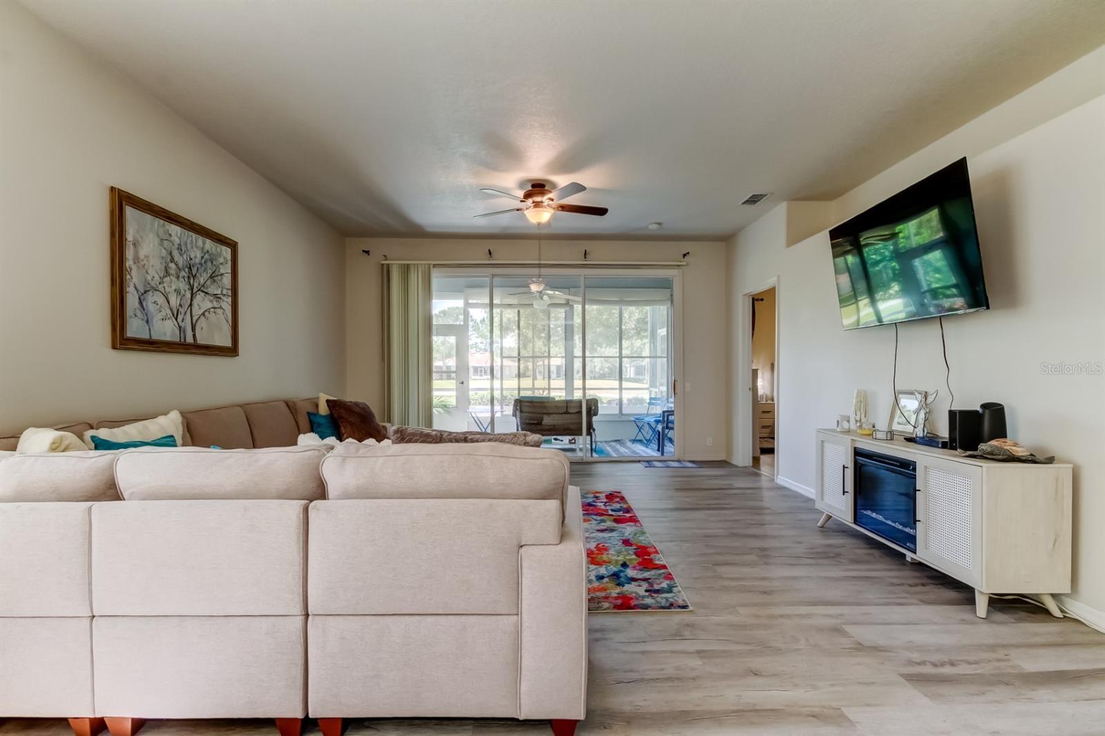 Listing photo id 21 for 14466 Tamarind Loop