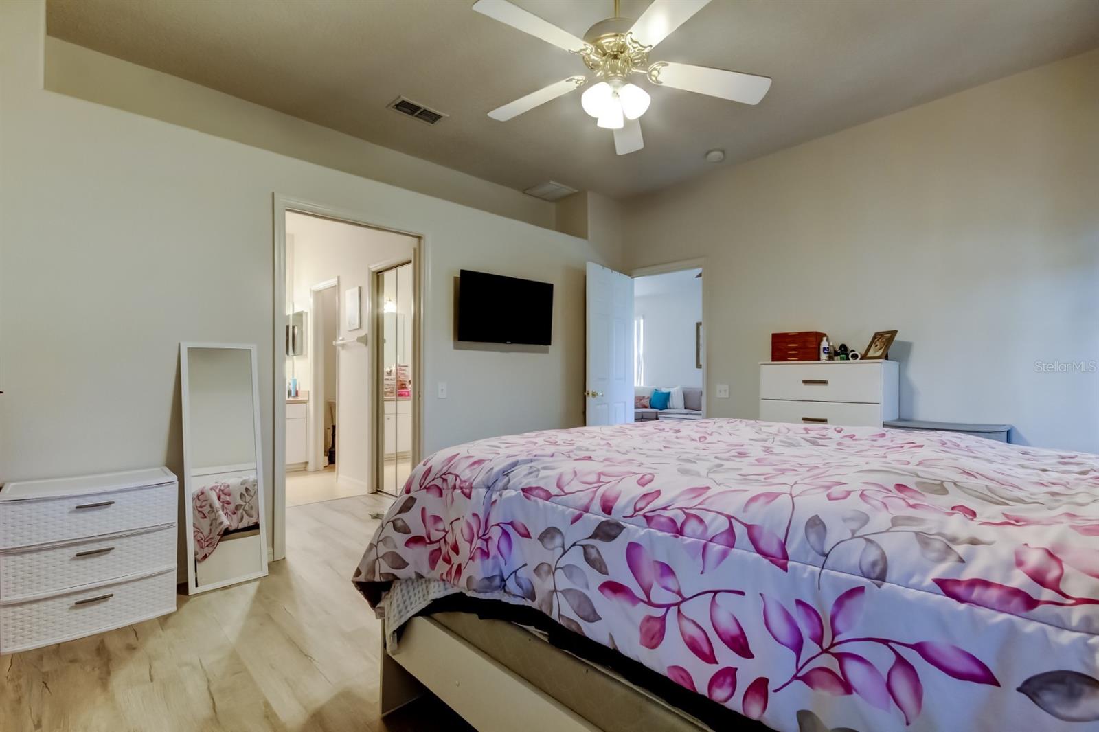 Listing photo id 32 for 14466 Tamarind Loop