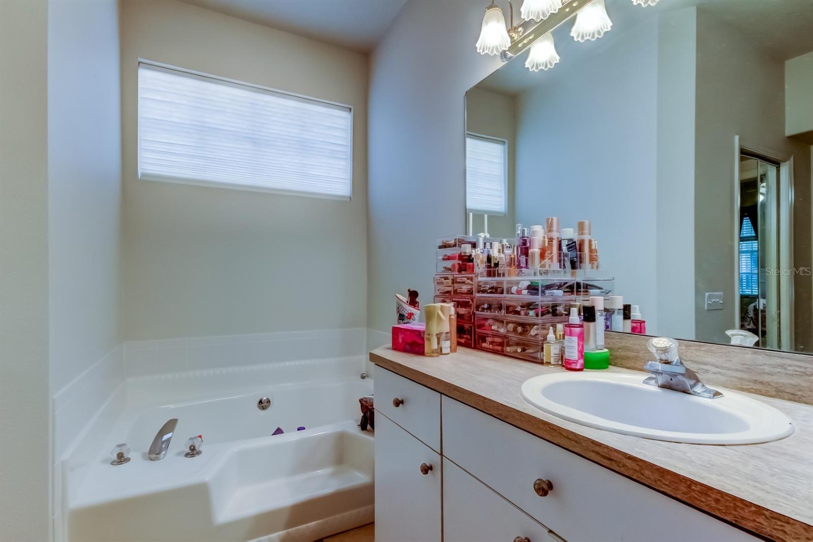 Listing photo id 34 for 14466 Tamarind Loop