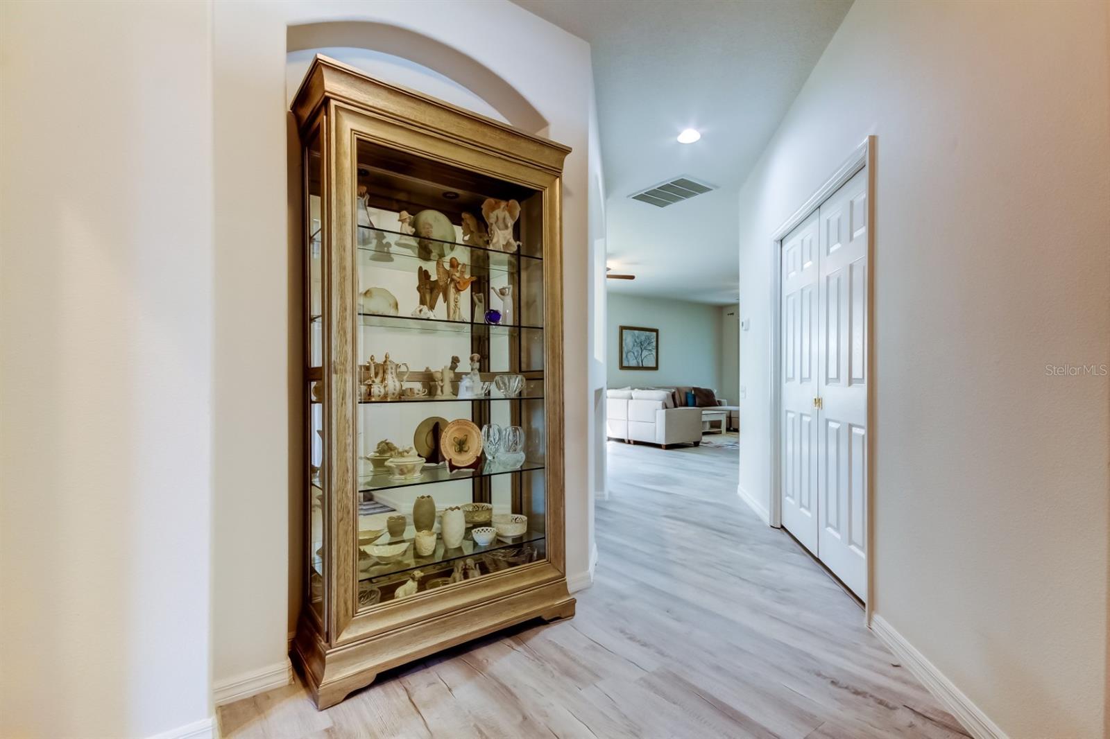 Listing photo id 2 for 14466 Tamarind Loop