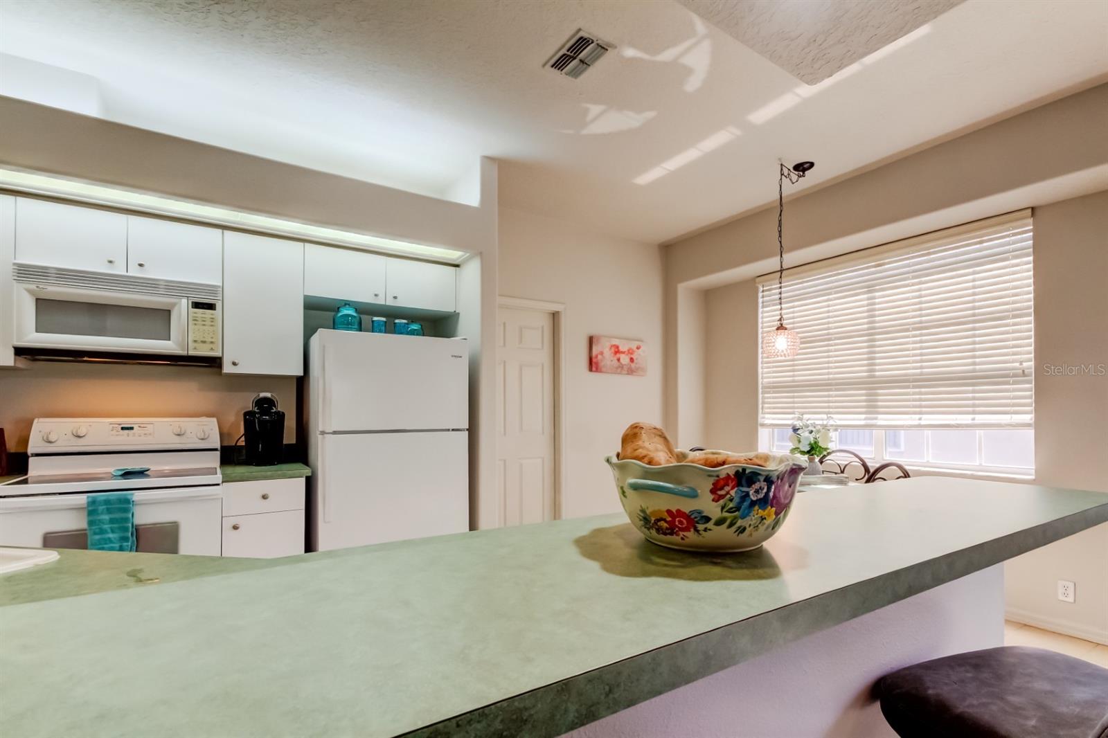 Listing photo id 5 for 14466 Tamarind Loop