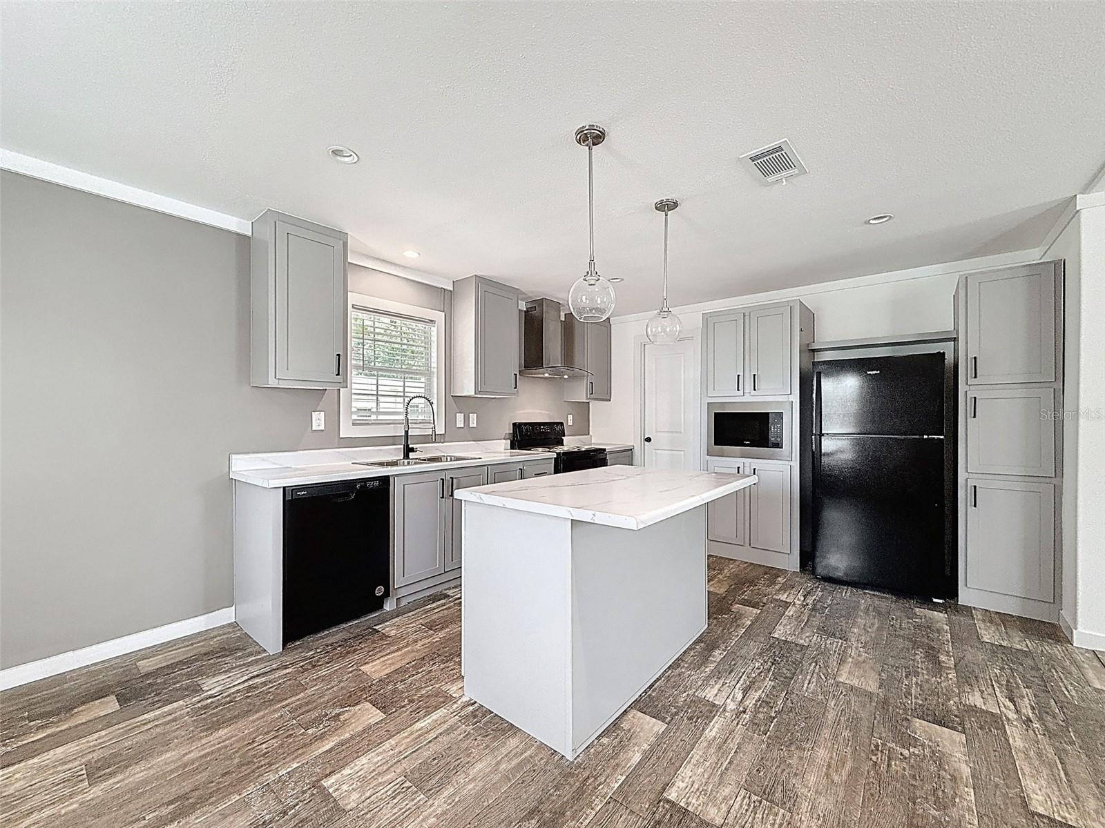 Image 11 of 49 For 7353 Thorpp Avenue