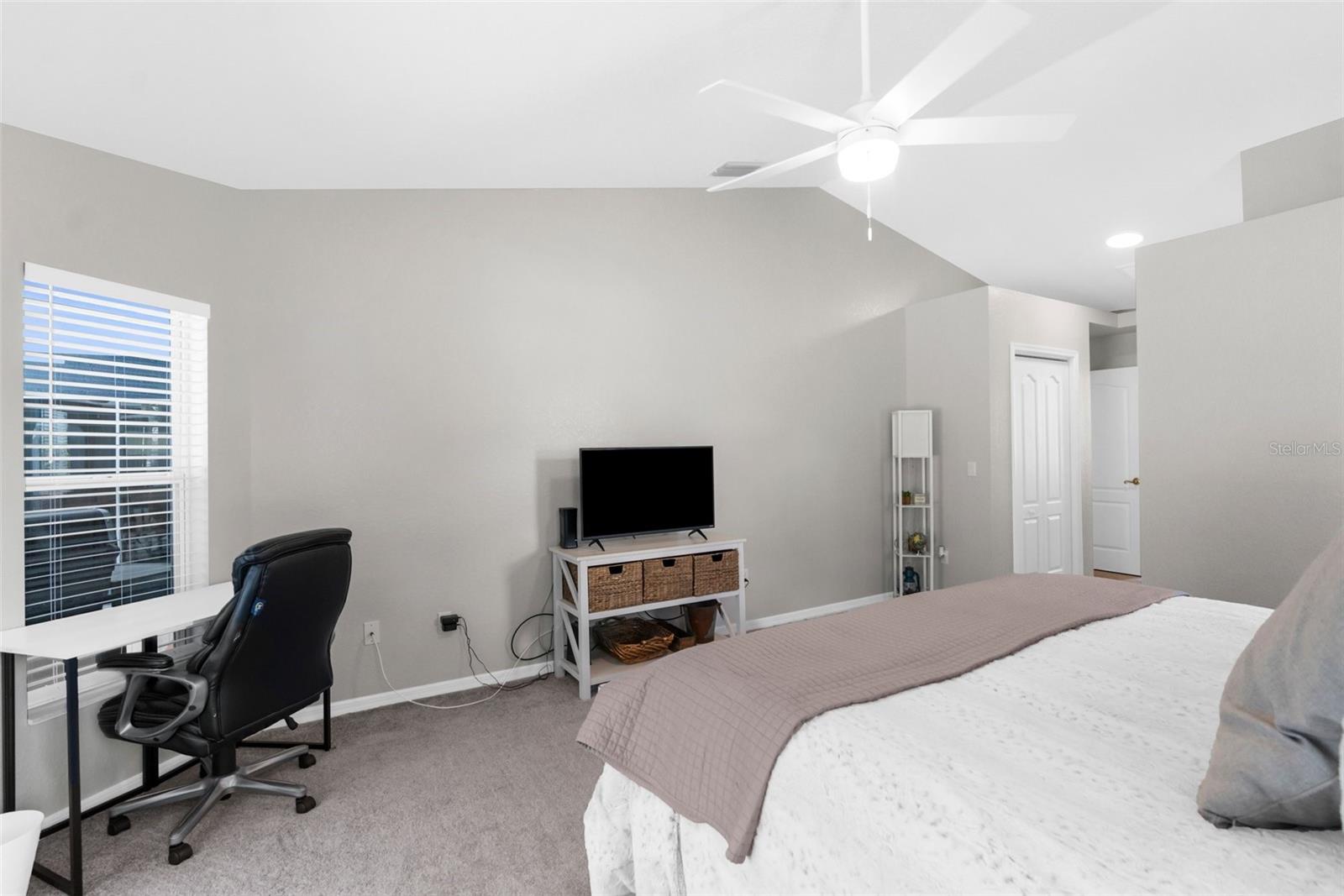 Listing photo id 8 for 8084 Nightingale Road