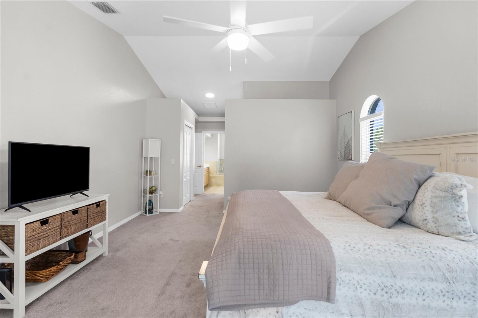 Listing photo id 10 for 8084 Nightingale Road