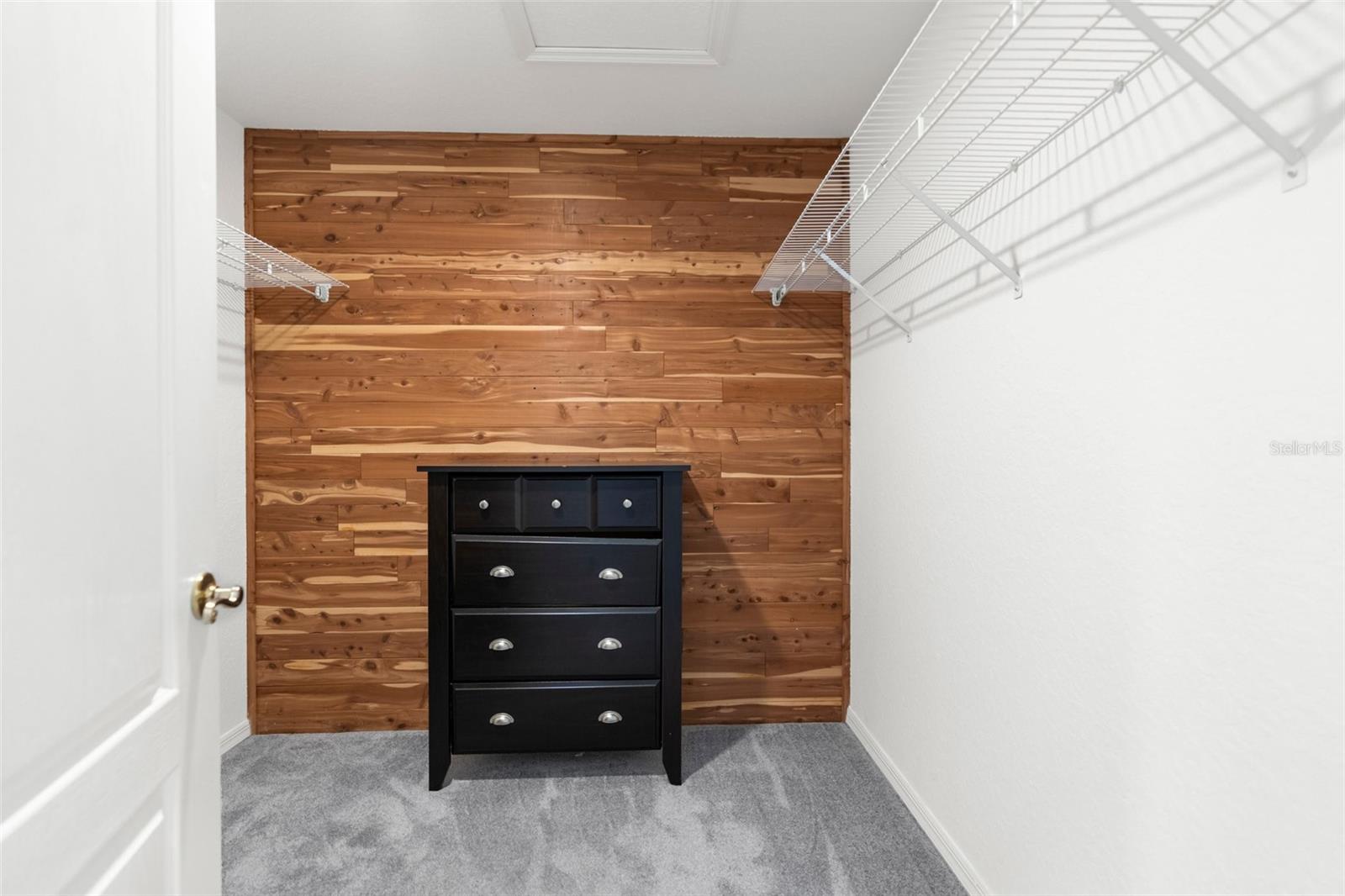 Listing photo id 11 for 8084 Nightingale Road