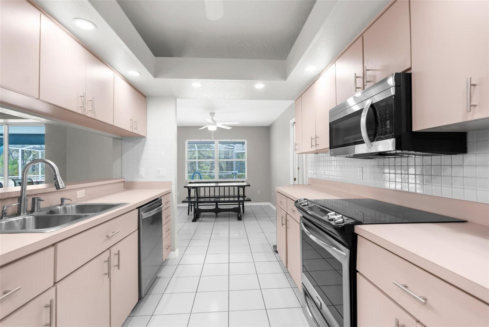 Listing photo id 22 for 8084 Nightingale Road