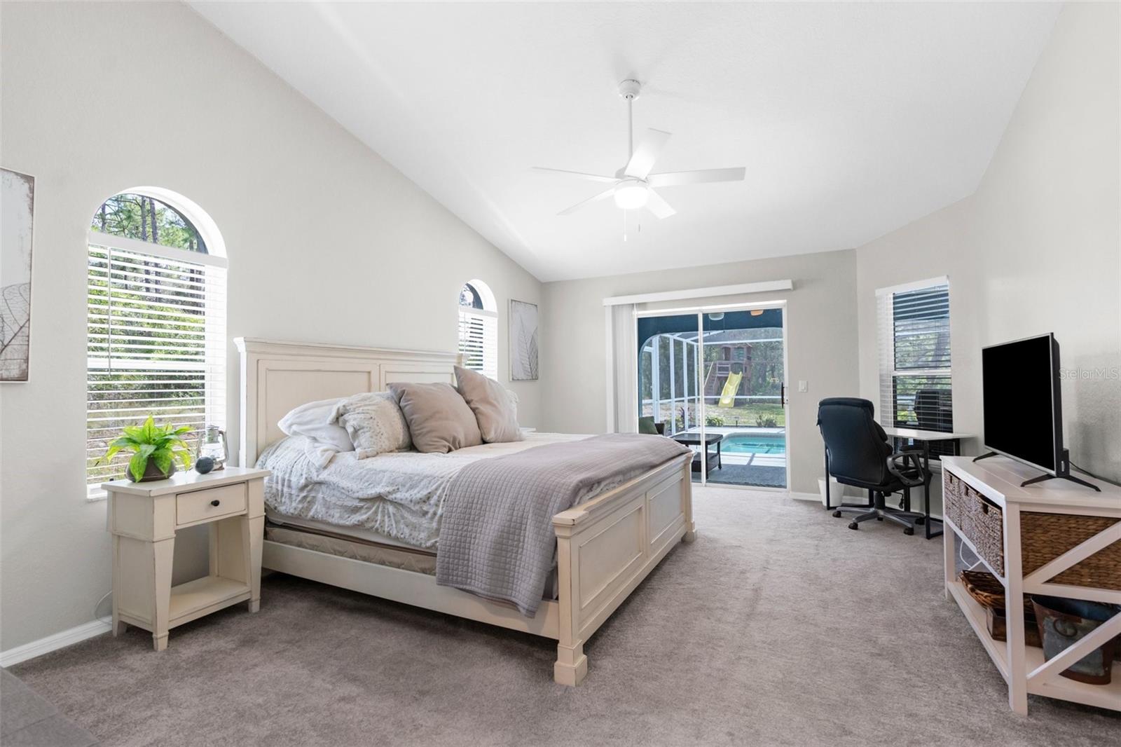 Listing photo id 1 for 8084 Nightingale Road