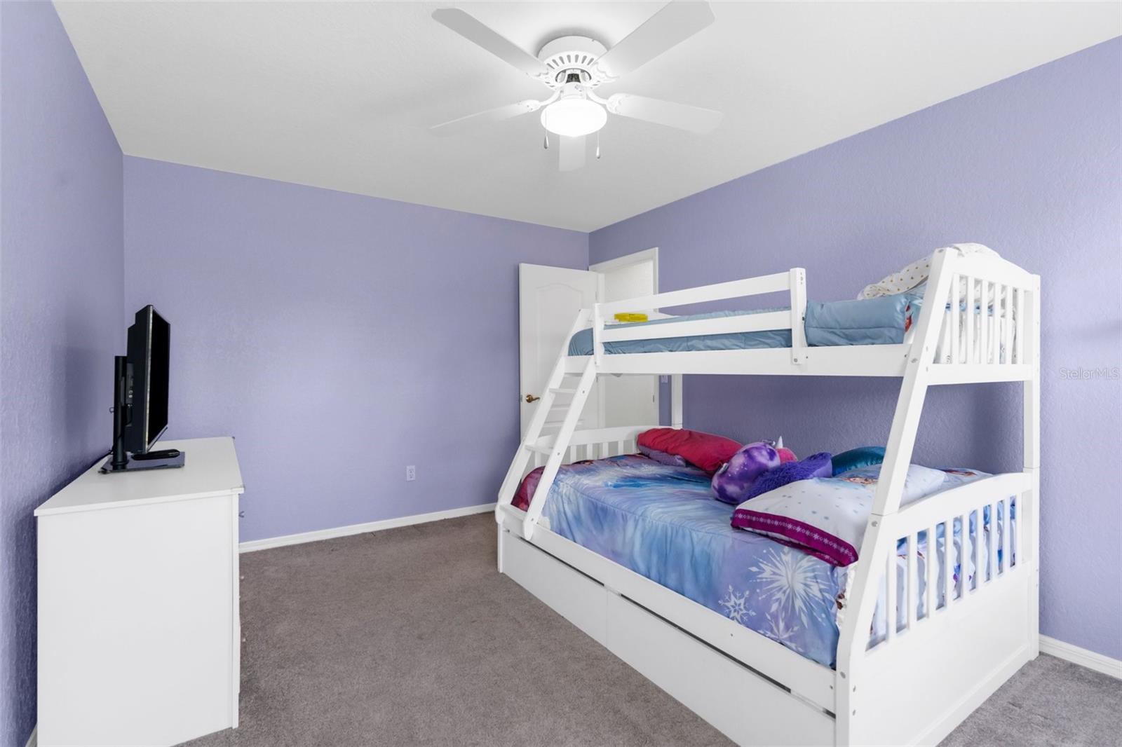 Listing photo id 28 for 8084 Nightingale Road