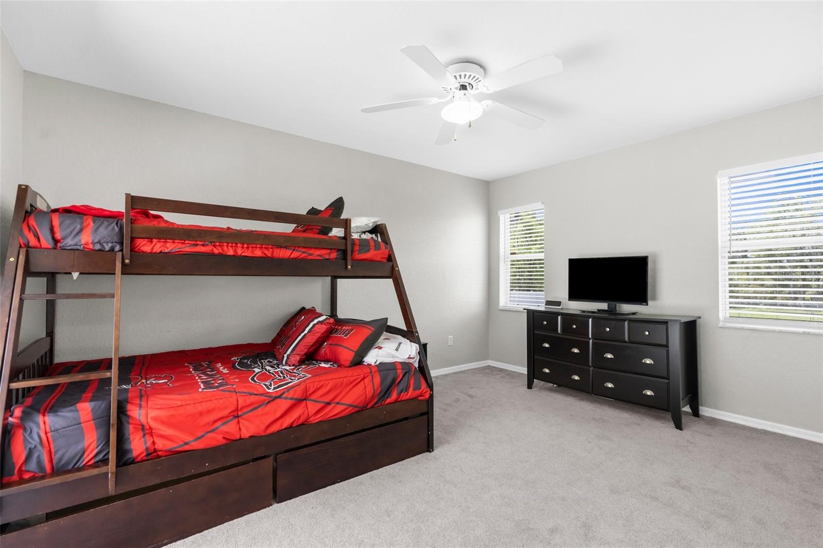 Listing photo id 32 for 8084 Nightingale Road