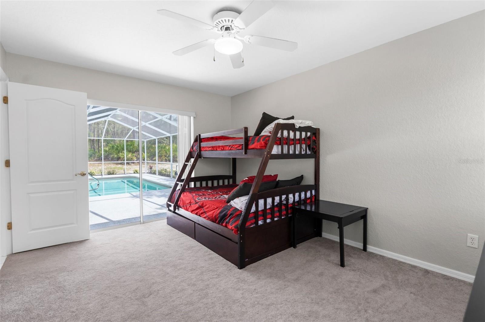 Listing photo id 33 for 8084 Nightingale Road
