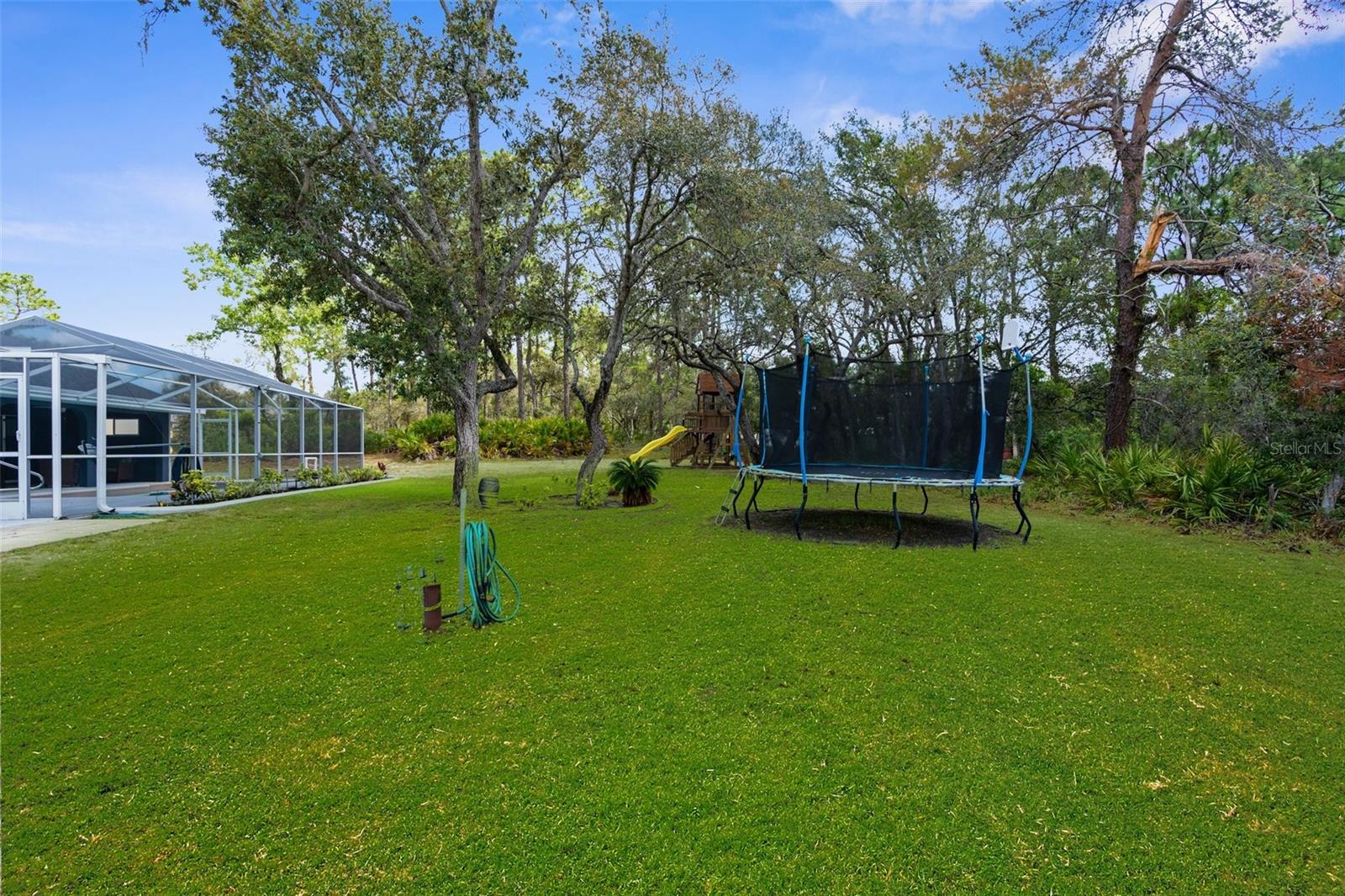 Listing photo id 40 for 8084 Nightingale Road