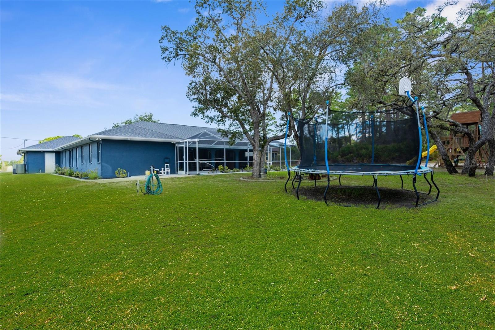 Listing photo id 41 for 8084 Nightingale Road