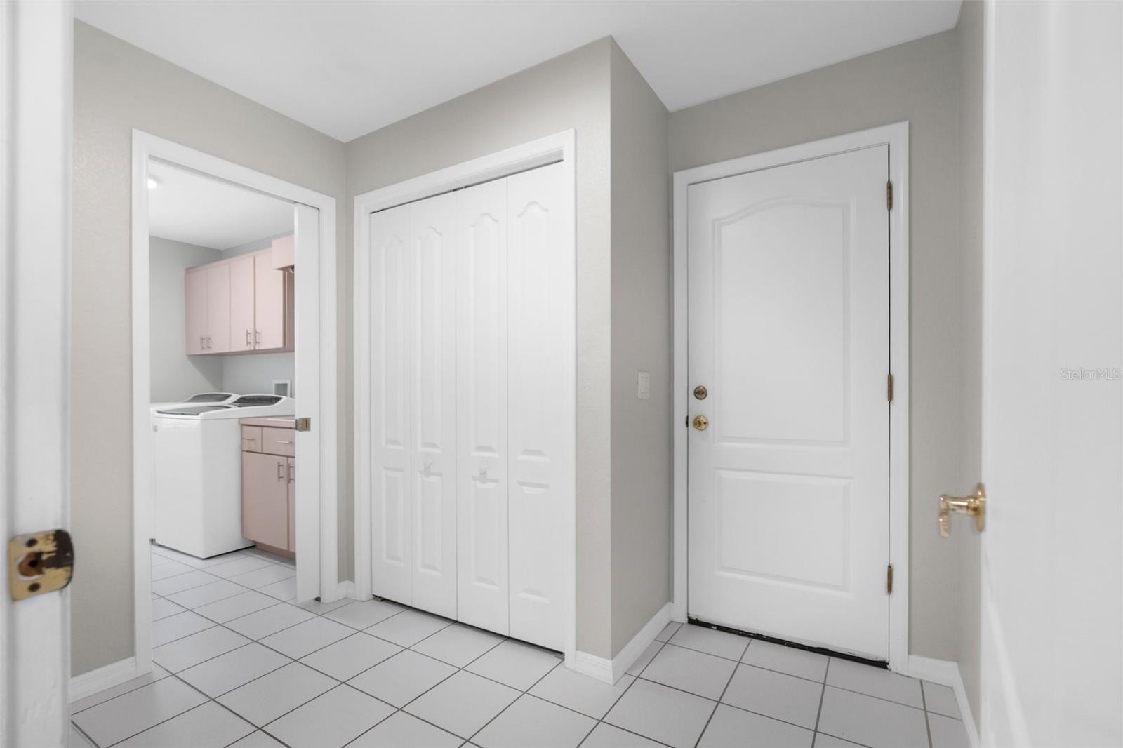 Listing photo id 43 for 8084 Nightingale Road