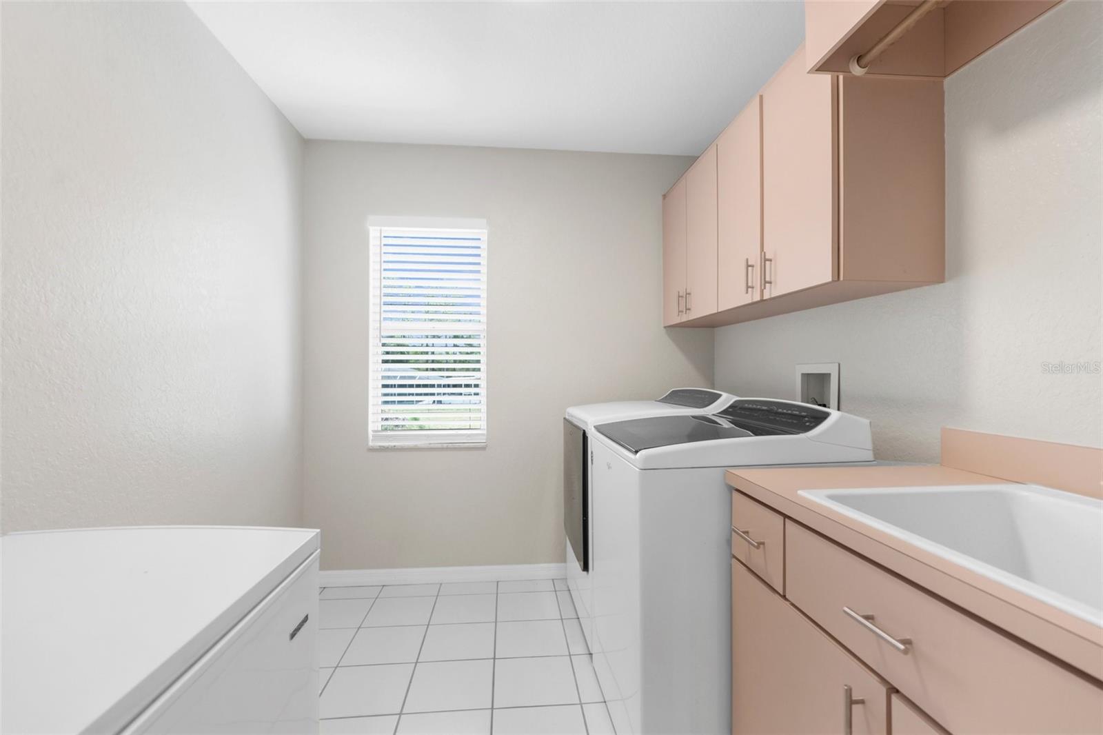 Listing photo id 44 for 8084 Nightingale Road