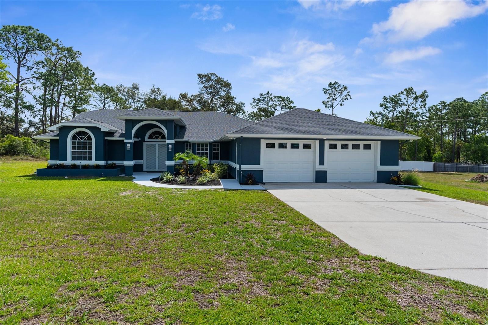Listing photo id 4 for 8084 Nightingale Road