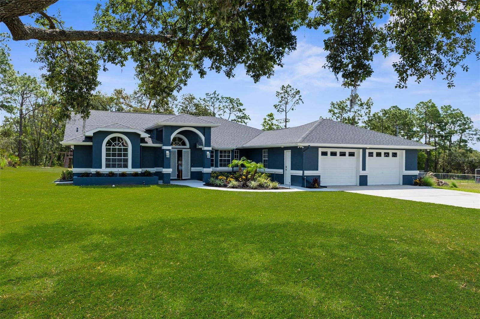 Listing photo id 5 for 8084 Nightingale Road