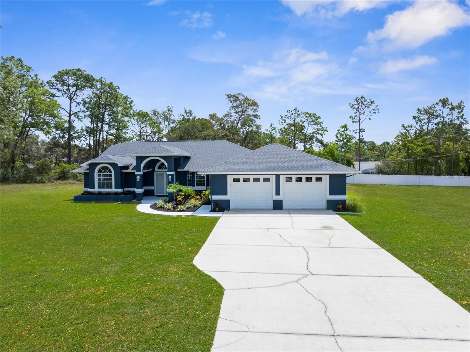 Listing photo id 6 for 8084 Nightingale Road