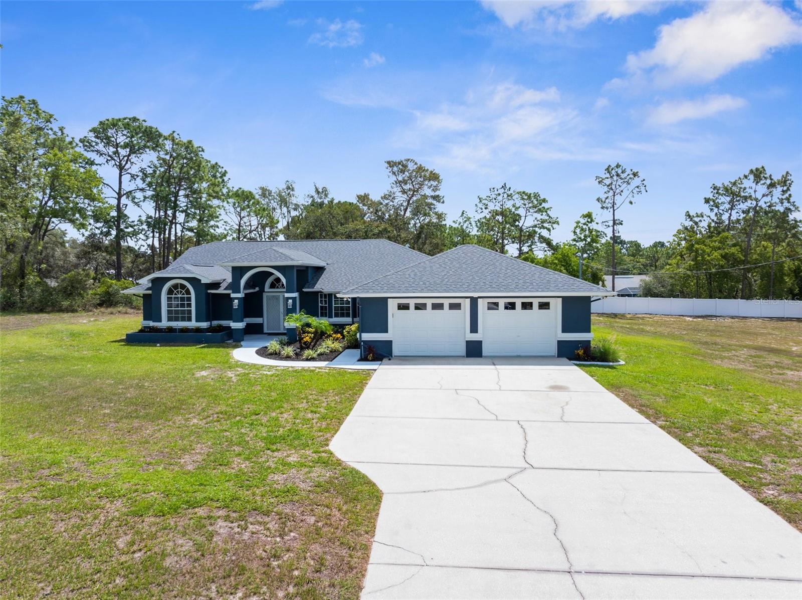Listing photo id 7 for 8084 Nightingale Road
